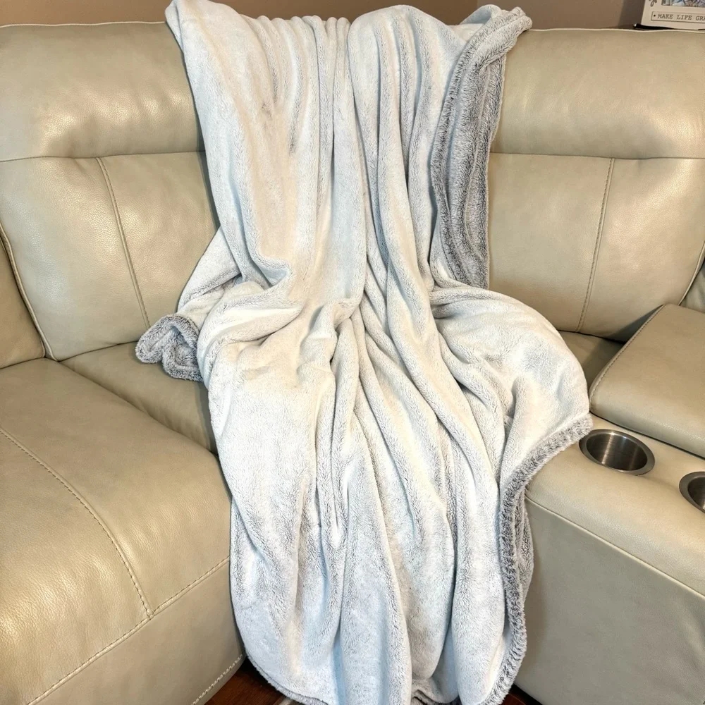 Berkshire Super Soft Queen Blanket Snowy Gray 82 W X 92 L